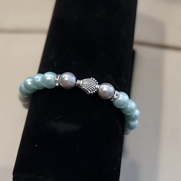 Mermaid & Shells glass 8mm beaded stretch bracelet - Picture 3 of 4